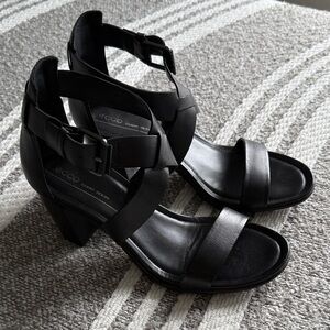 ECCO // STRAPPY HEELS